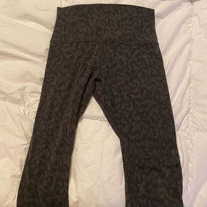Black printed align leggings